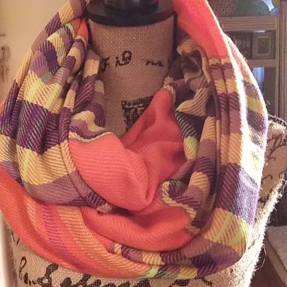 BNWT... TARTAN PLAID BLOCK SCARF